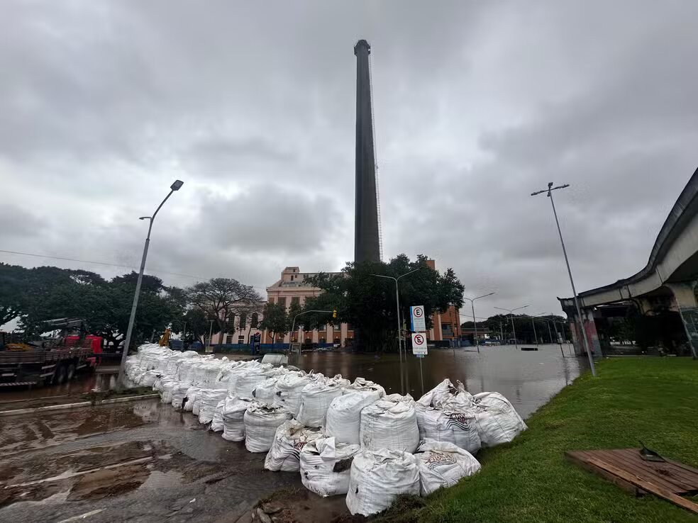 Porto Alegre amanheceu com muito frio e Guaíba subindo, neste momento ultrapassou 5,20metros