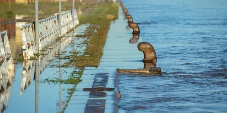 Clima – Guaíba ultrapassa cota de inundação no Cais Mauá