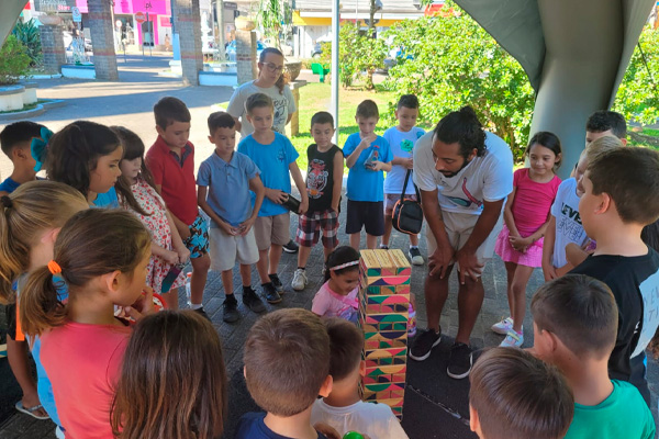 Praça da Matriz recebe exposição interativa da Corsan com cinema ao ar livre e programação aberta ao público neste sábado