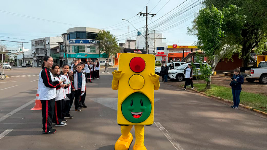 Blitz educativa orienta motoristas durante Semana Nacional de Trânsito em Santa Rosa